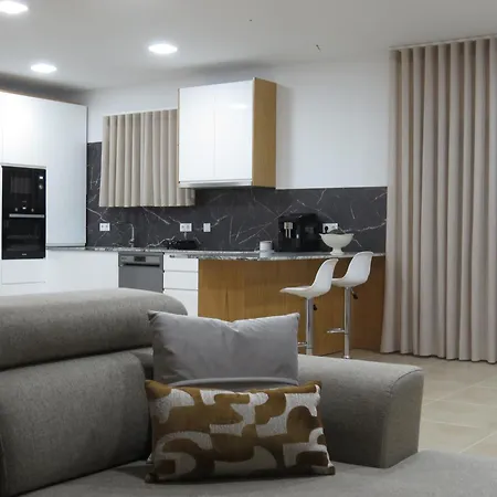 Manecas House Creative Reriz