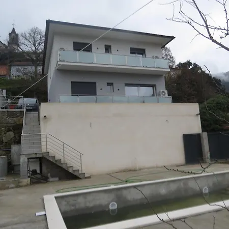 Manecas House Creative Guest house